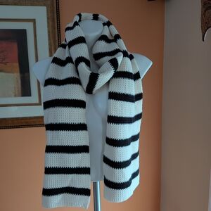 GAP Black and White Striped Scarf